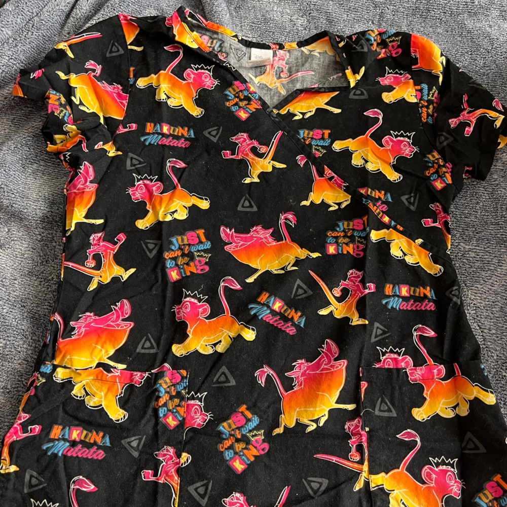 Disney Hakuna Matata Scrub top